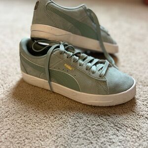 Puma Classic Sneakers in Soft Green